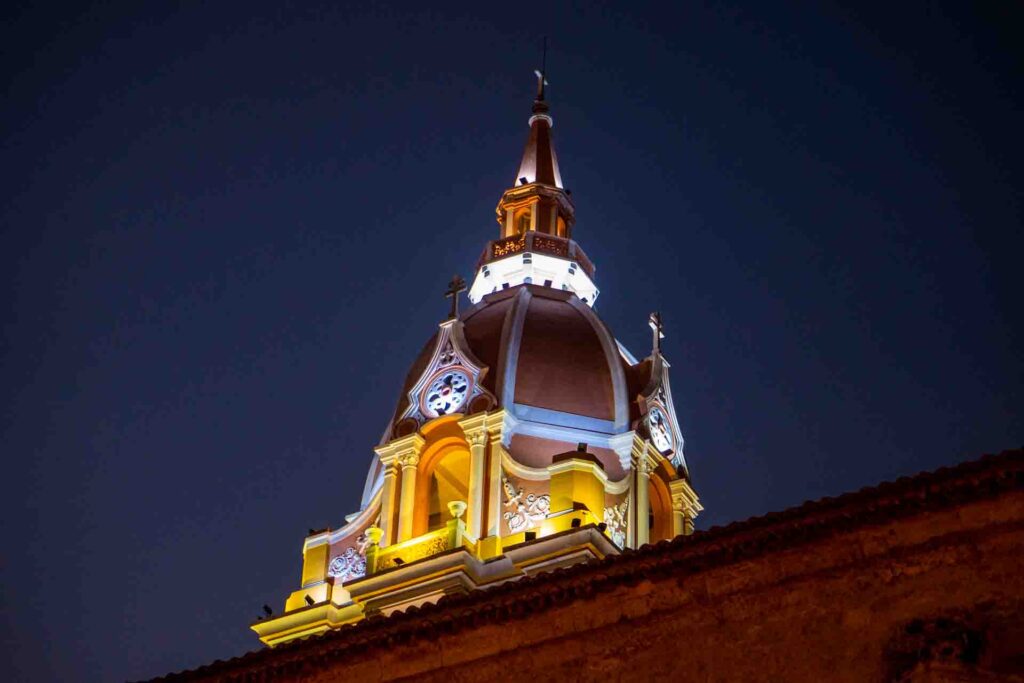 Global Kite trips - Kite safari Colombia  Cartagena torre de reloj