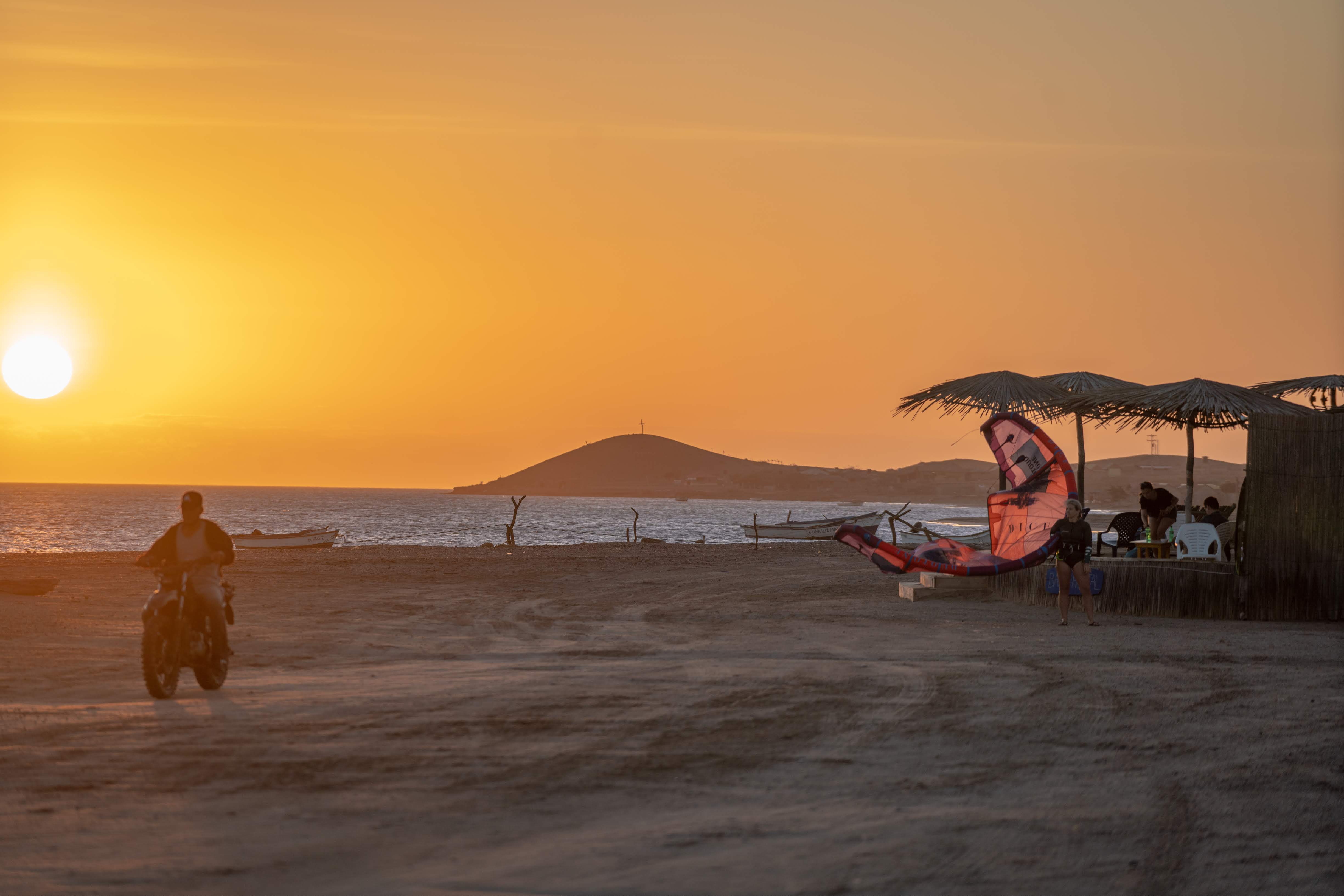 Global Kite trips - Kite safari Colombia  Cabo de la vela kite sunset